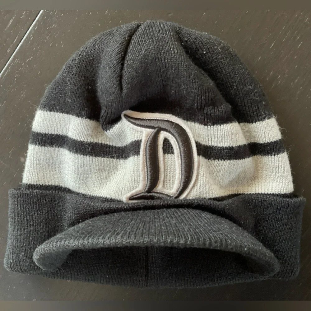 Disney Fleece Beanie Hat β Unisex Vintage βDβ Beanie - Picture 3 of 13